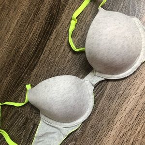 PINK T-shirt bra 32A